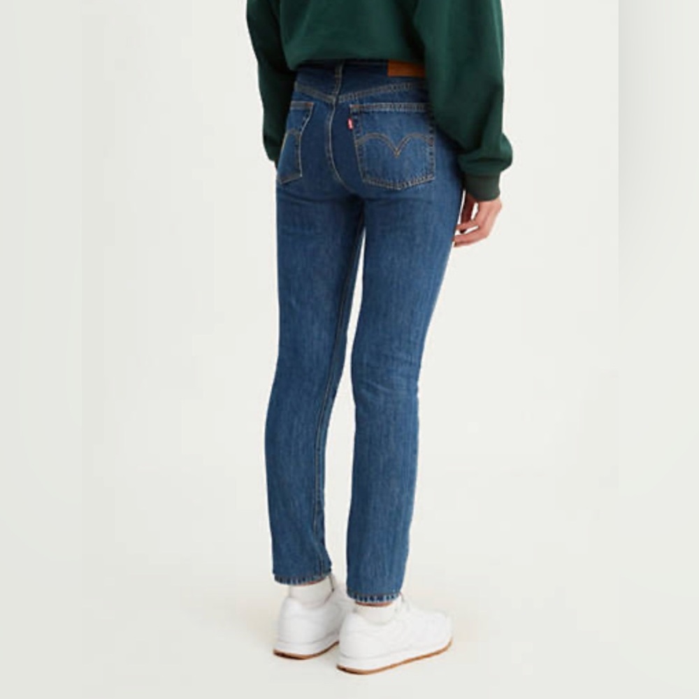 Levi’s 501 skinny in classic dark blue- size 25